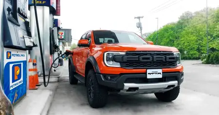 Giá xăng dầu đồng loạt giảm mạnh, dầu diesel giảm gần 10.000 đồng/lít